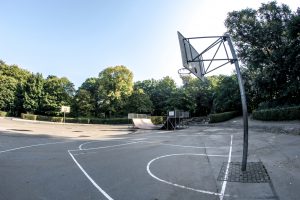 Basketballfeld im Park