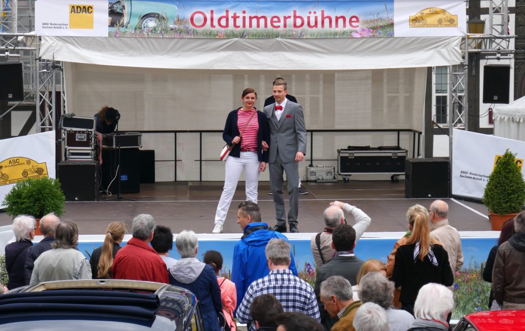 Modenschau Oldtimerbuehne Braunschweig modeautofrühling 2017