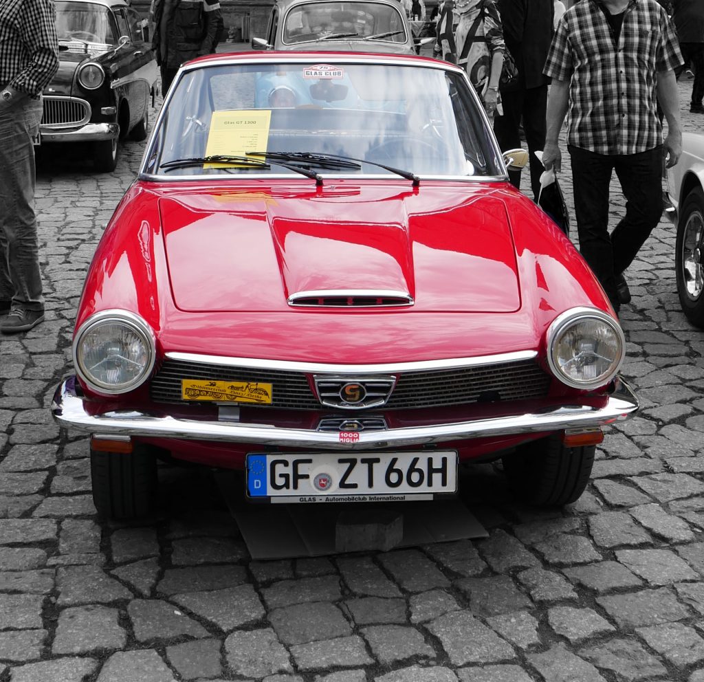 Roter Oldtimer Braunschweig Burgplatz