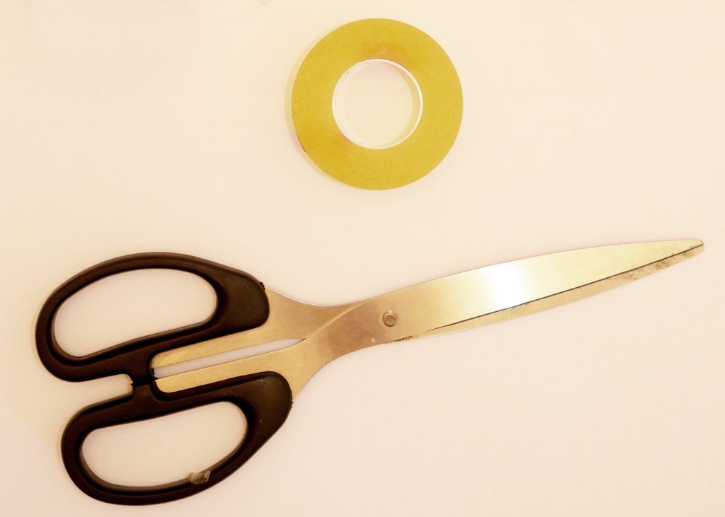 Klebeband und Schere