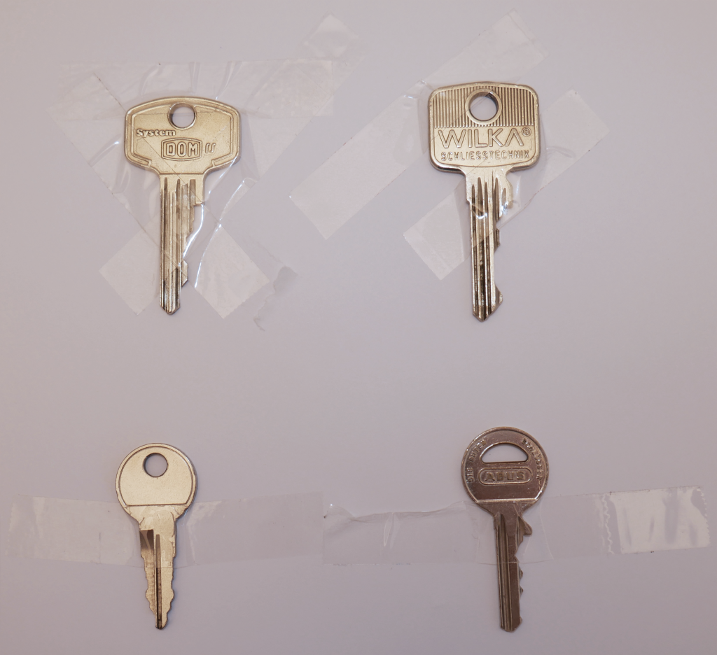 Schlüssel mit Klebeband