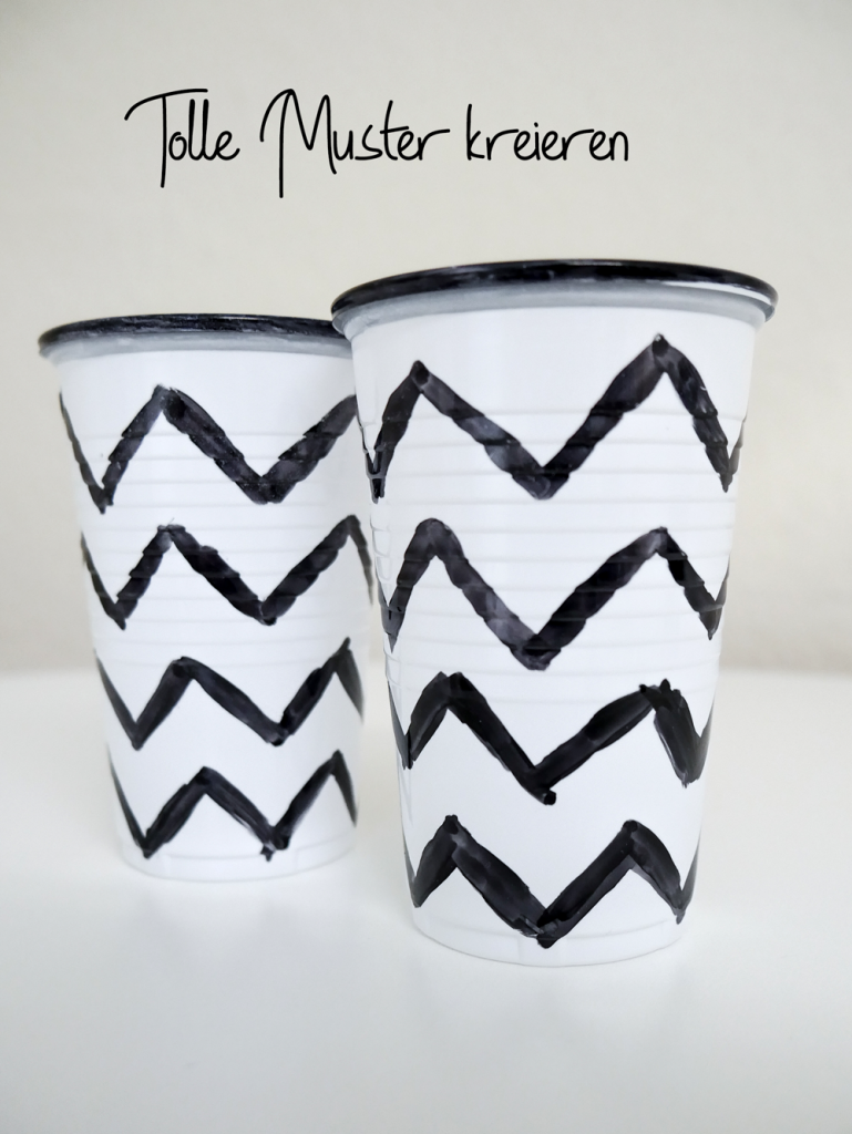 bemalte Plastikbecher