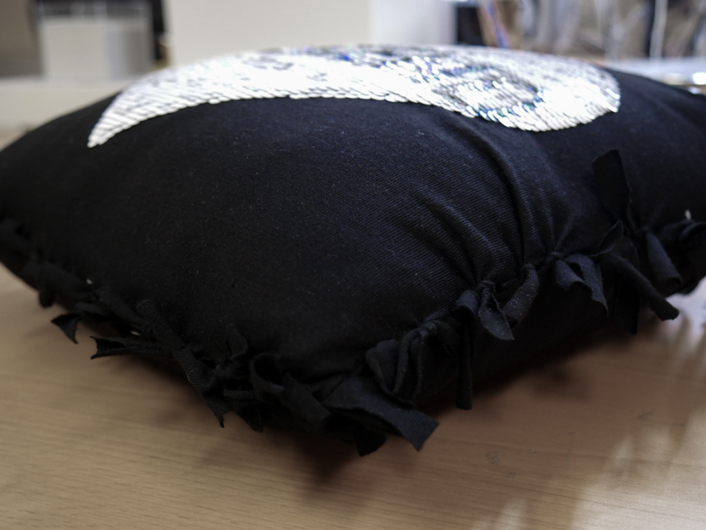 verknotete Shirt-Schichten