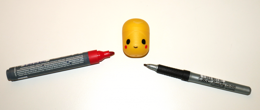 Plastik Ei mit Stiften