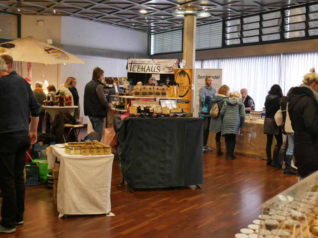 Feinkoststände in der Stadthalle