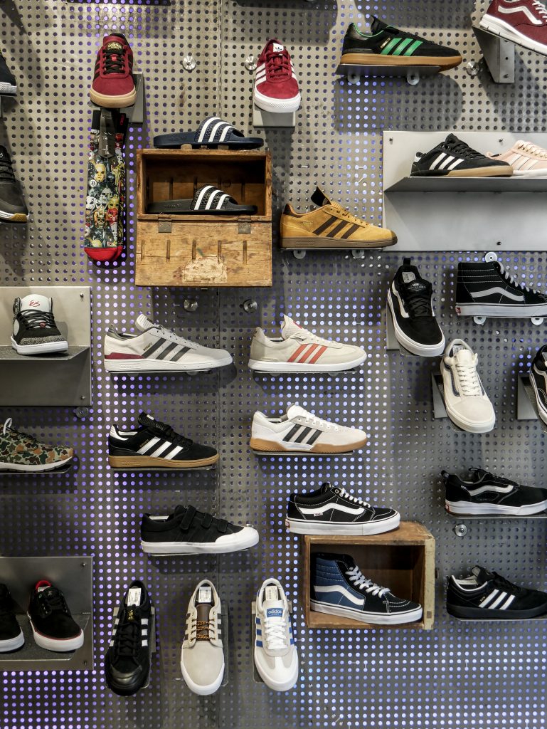 Sneaker von Adidas und Vans