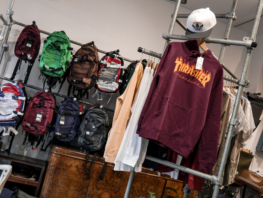 Thrasher Pullover und Rucksäcke