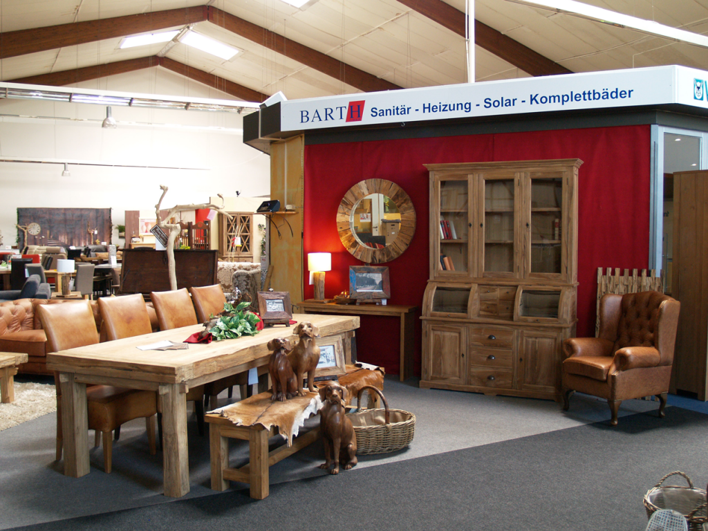 Holzesstisch und Holzmöbel