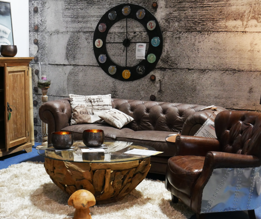 Chesterfield Sofa und Couchtisch