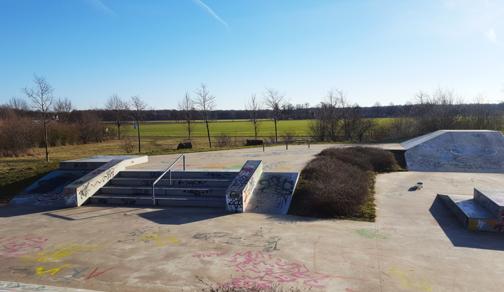 Skateplatz Treppen und Curbs Lamme