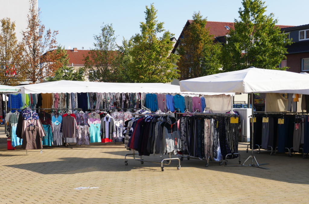 Kleidung auf dem Nibelungenplatz