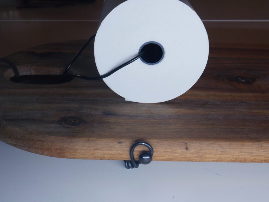 Draht wurde um Stecknadel gemacht