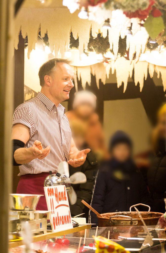 Mandel Meier beim Erklären