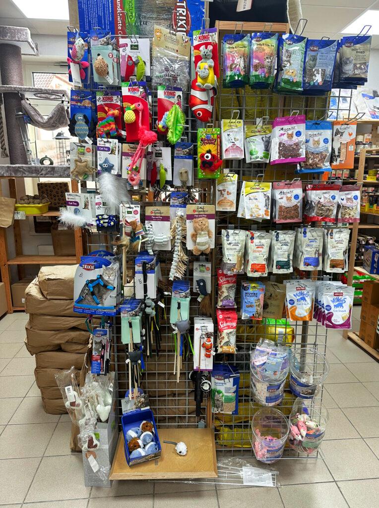 Auswahl an unterschiedlichem Katzenspielzeug