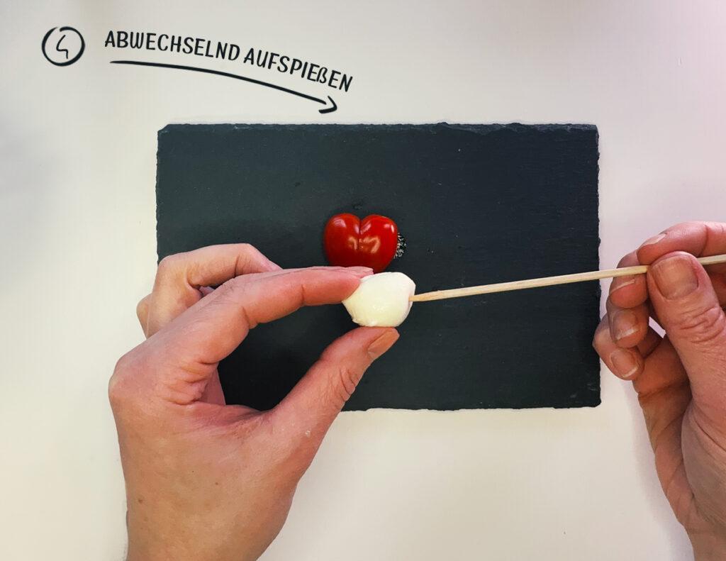 Mozarella aufgespießt