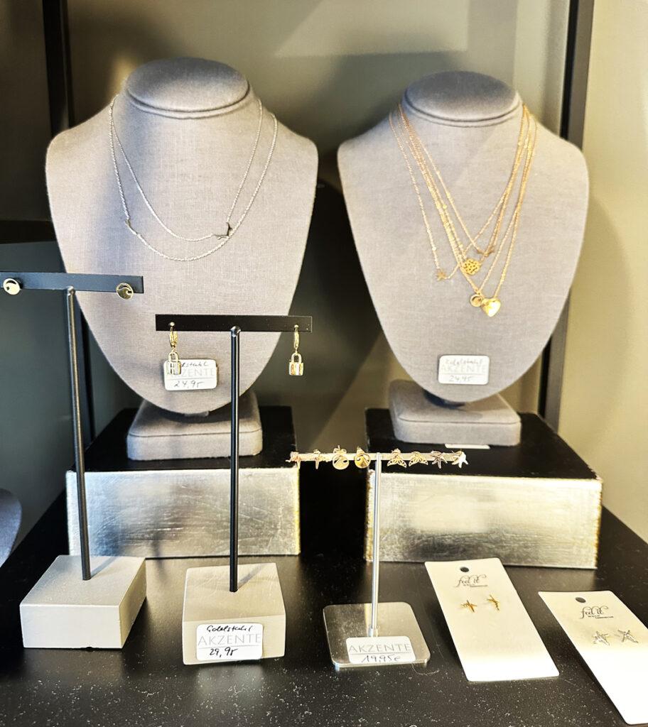 Silber und Goldketten